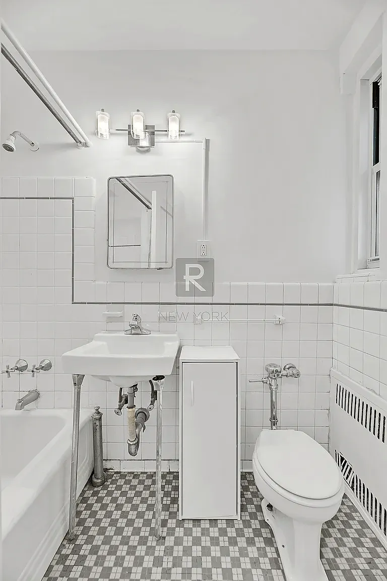 310 West 55th Street — Photo 4