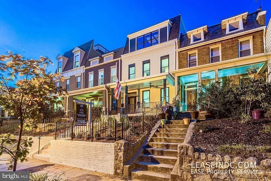 1232 I St NE #2