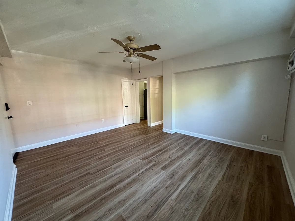 Building Photo - 1404 Tuckerman St NW #1