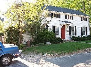 5 Red Brook Rd, Great Neck, NY 11024