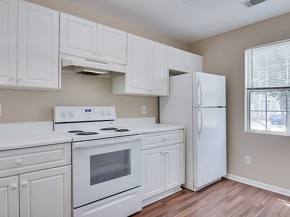 4th image of 4719 Brookwood Dr