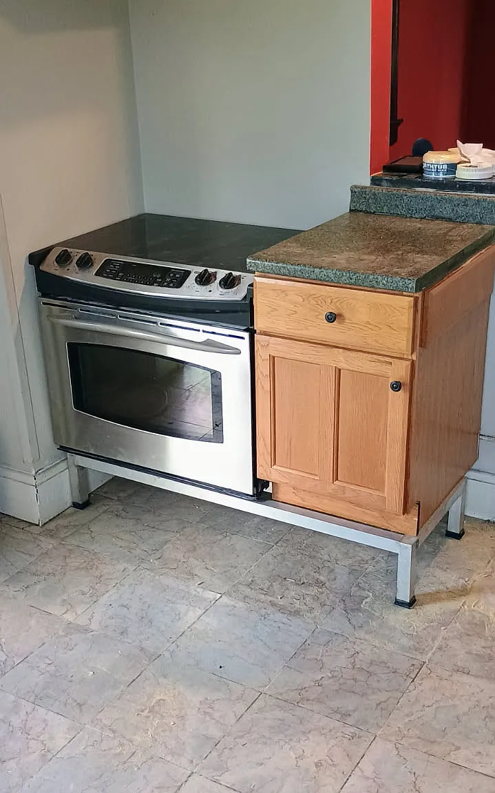 6 bed, 6500 sqft, $750 — Photo 1