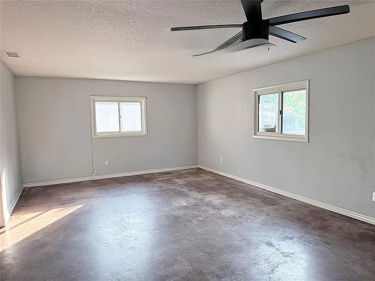 912 Carvell Dr — Photo 10