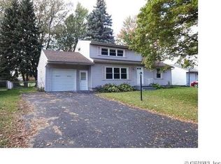 647 Harvest Dr, Rochester, NY 14626