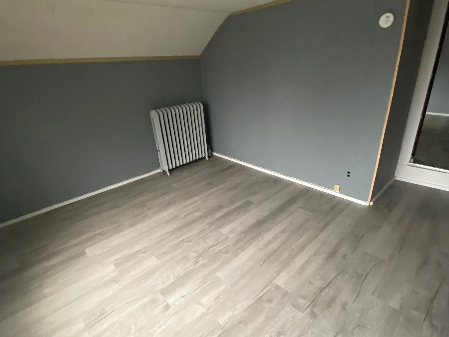 2 bed, 2742 sqft, $1,200 — Photo 2