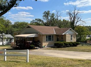 4003 Denton Rd, Kansas City, MO 64133