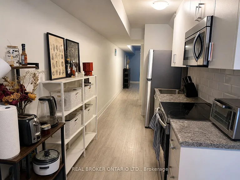 334 Monarch Park Ave #BASEMENT — Photo 2