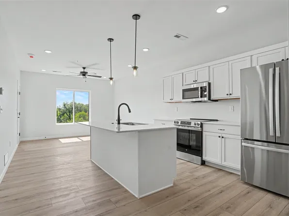 4428 Deer Creek Rd #207, Iowa City, IA 52246