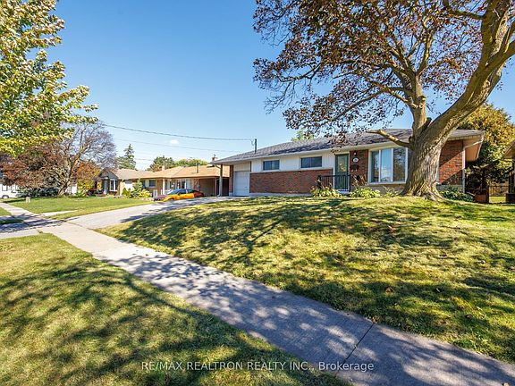 3rd image of 21 Athabasca St