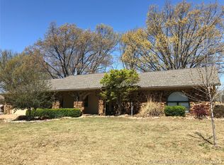402 Fairway Dr, Broken Arrow, OK 74011
