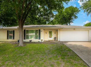 2716 Concord Dr, Arlington, TX 76014