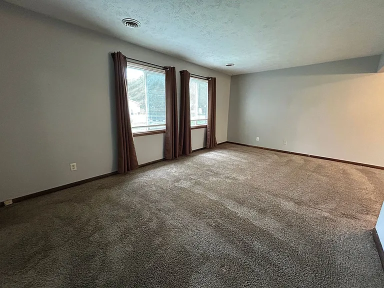 2423 Buttonwood Dr — Photo 3