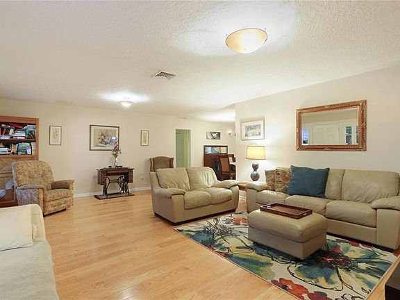 5th image of 948 NE Kubin Ave