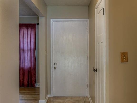 4th image of 413 S 216th St