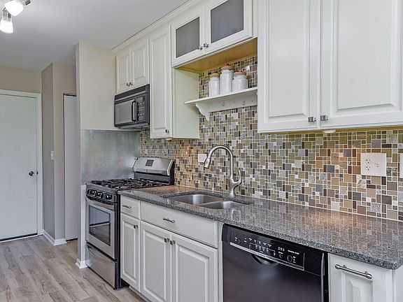 5th image of 3207 Bremerton Ln