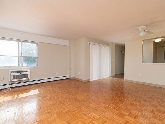 4th image of 1025 Hancock St Unit 4M