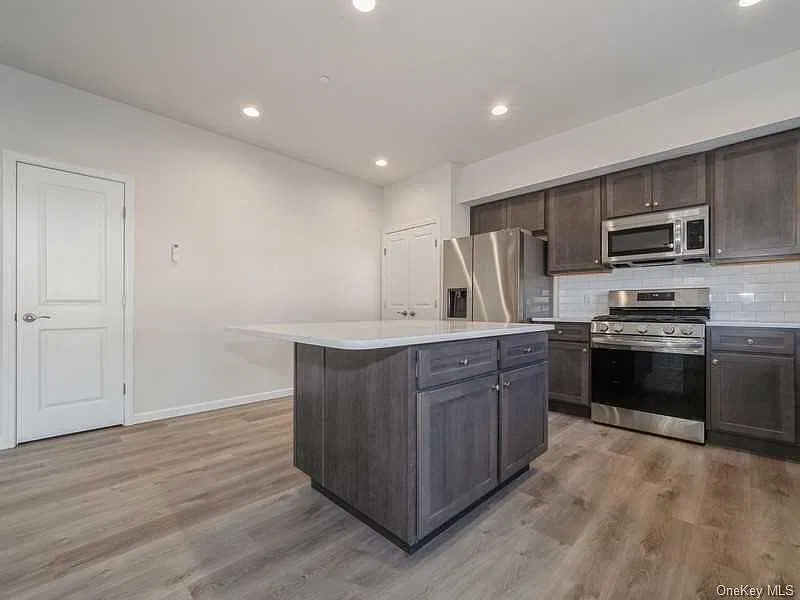 2 bed, 2.0 bath, 1289 sqft, $2,825 — Photo 4