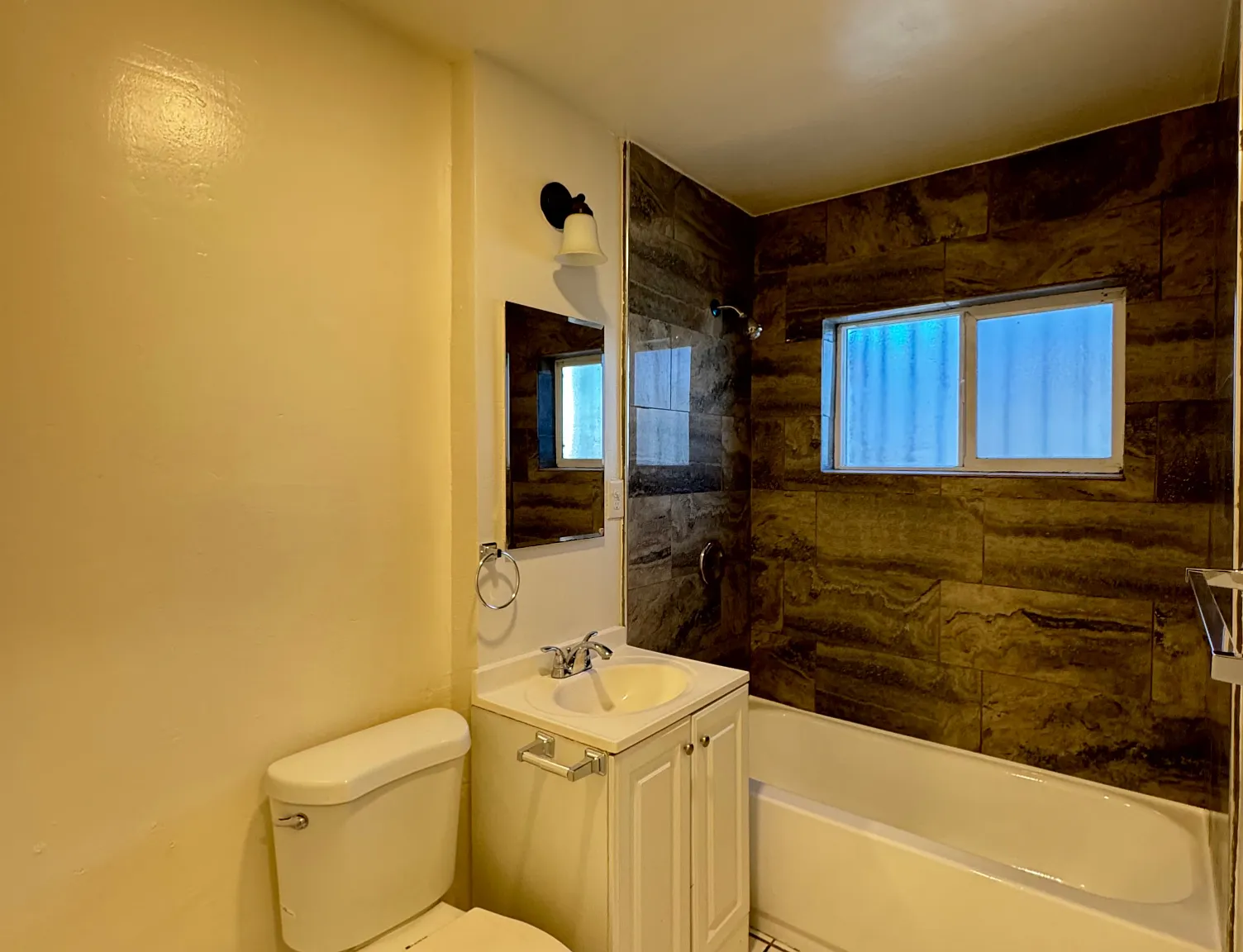1233 Clela Ave — Photo 3