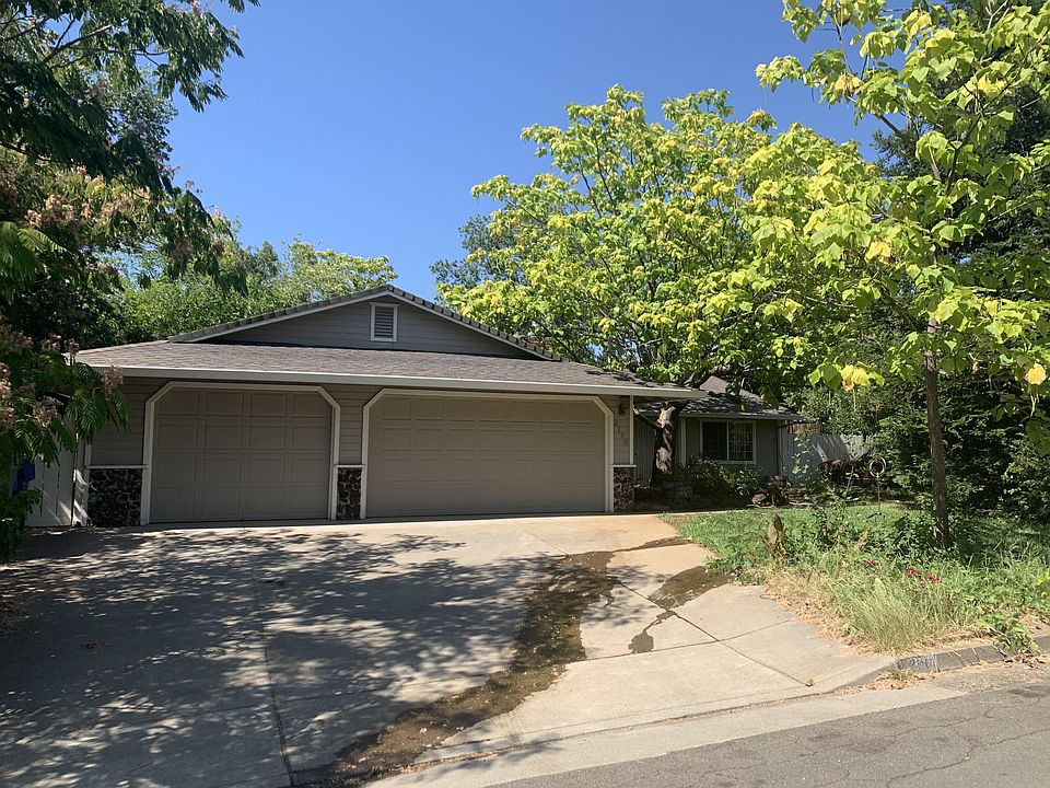 2nd image of 2198 Belladonna St