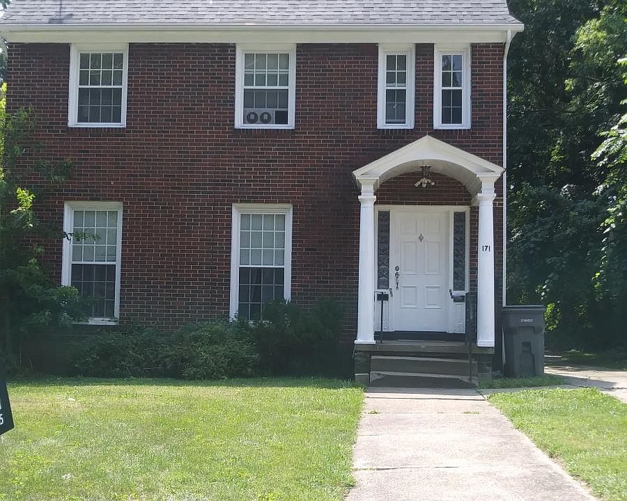 1st image of 173 Upland Ave Floor 1