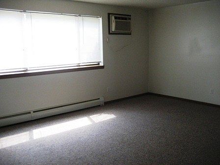 5th image of 1012 E Burlington St APT 7