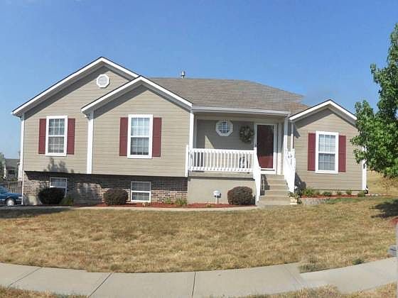 1st image of 1010 SW Clover Ct
