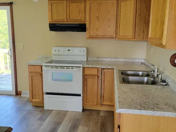 1529 S 35th St #A, Manitowoc, WI 54220