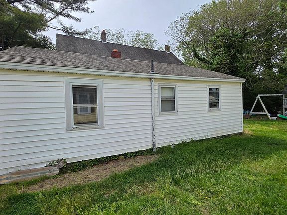 3rd image of 1007 Roslyn Ave