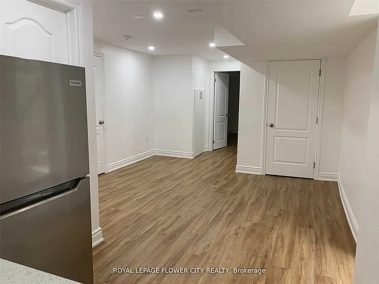7227 Para Pl #LEGAL BASEMENT — Photo 12
