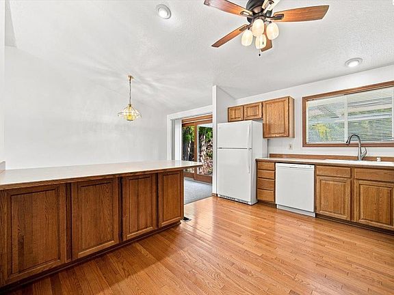 4th image of 2738 Willowbrook Ave