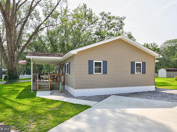 3rd image of 23412 Beacon Ct