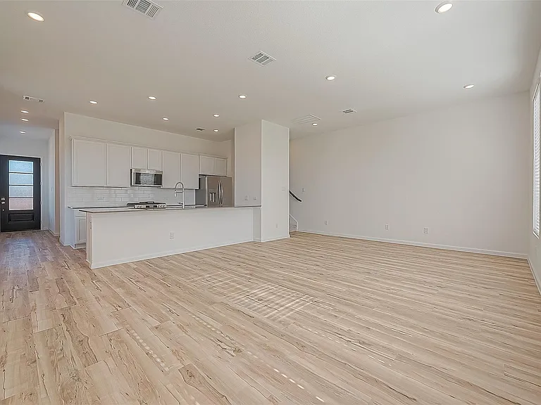 5402 Holly Haven Ct — Photo 4