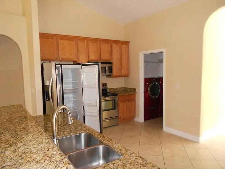 1221 SE Navajo Ln — Photo 13