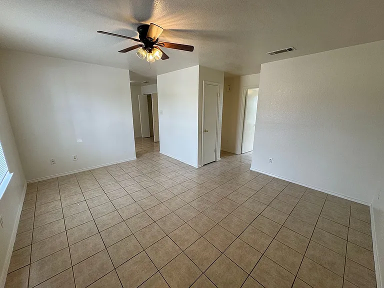 1712 Benttree Dr — Photo 2