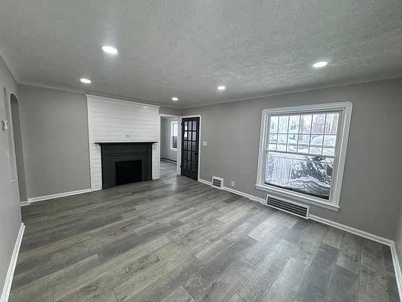 5th image of 15907 Walden Ave