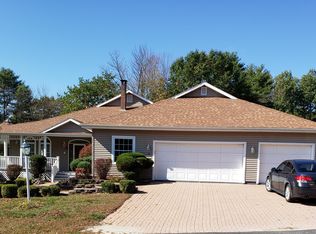 32 Waters Edge Dr, Lewiston, ME 04240