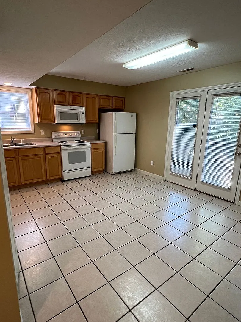 Building Photo - 3489 S Oaklawn Cir