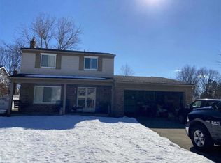 33110 Silverleaf Ct, Chesterfield, MI 48047