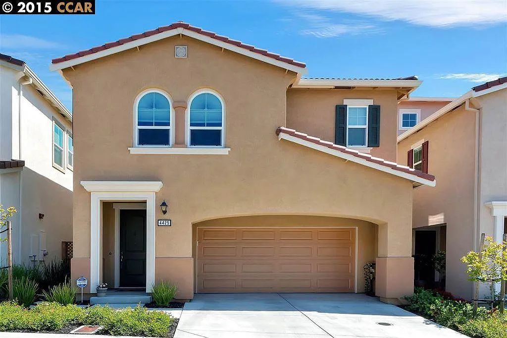 3 bed, 2254 sqft, $4,700 — Photo 1