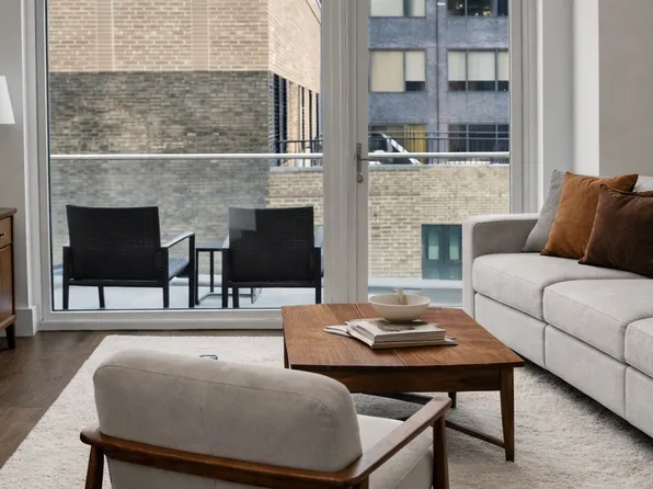 222 East 44th Street image 1 of 14