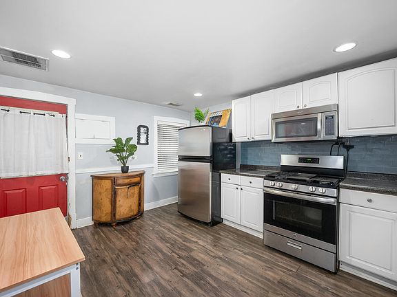 4th image of 3037 N Elbridge Ave