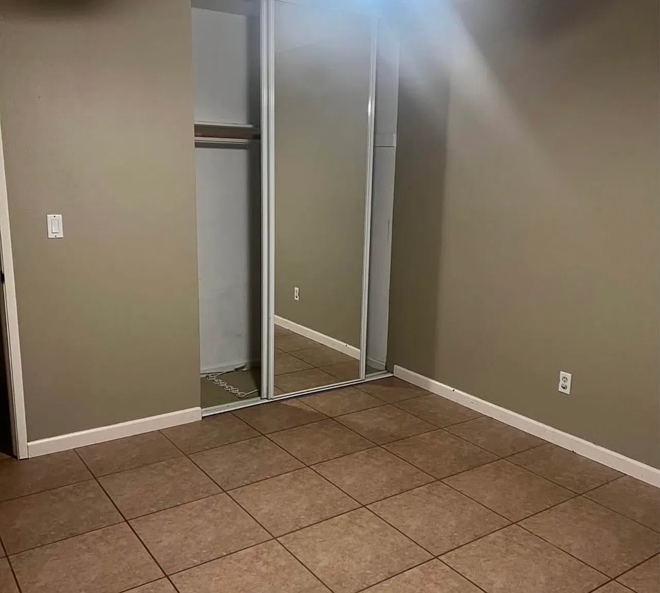 3 bed, 1638 sqft, $950 — Photo 2