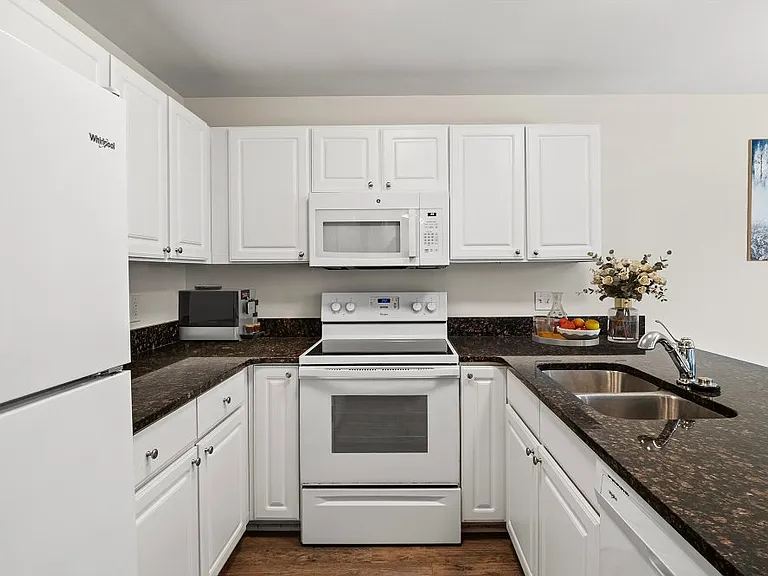 Central Park Estates — Photo 9