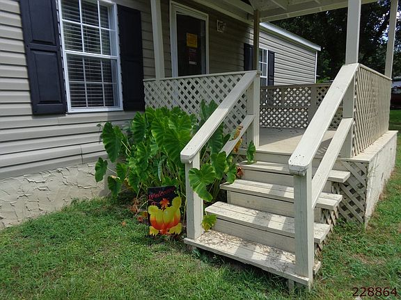 2nd image of 123 Hemlock St