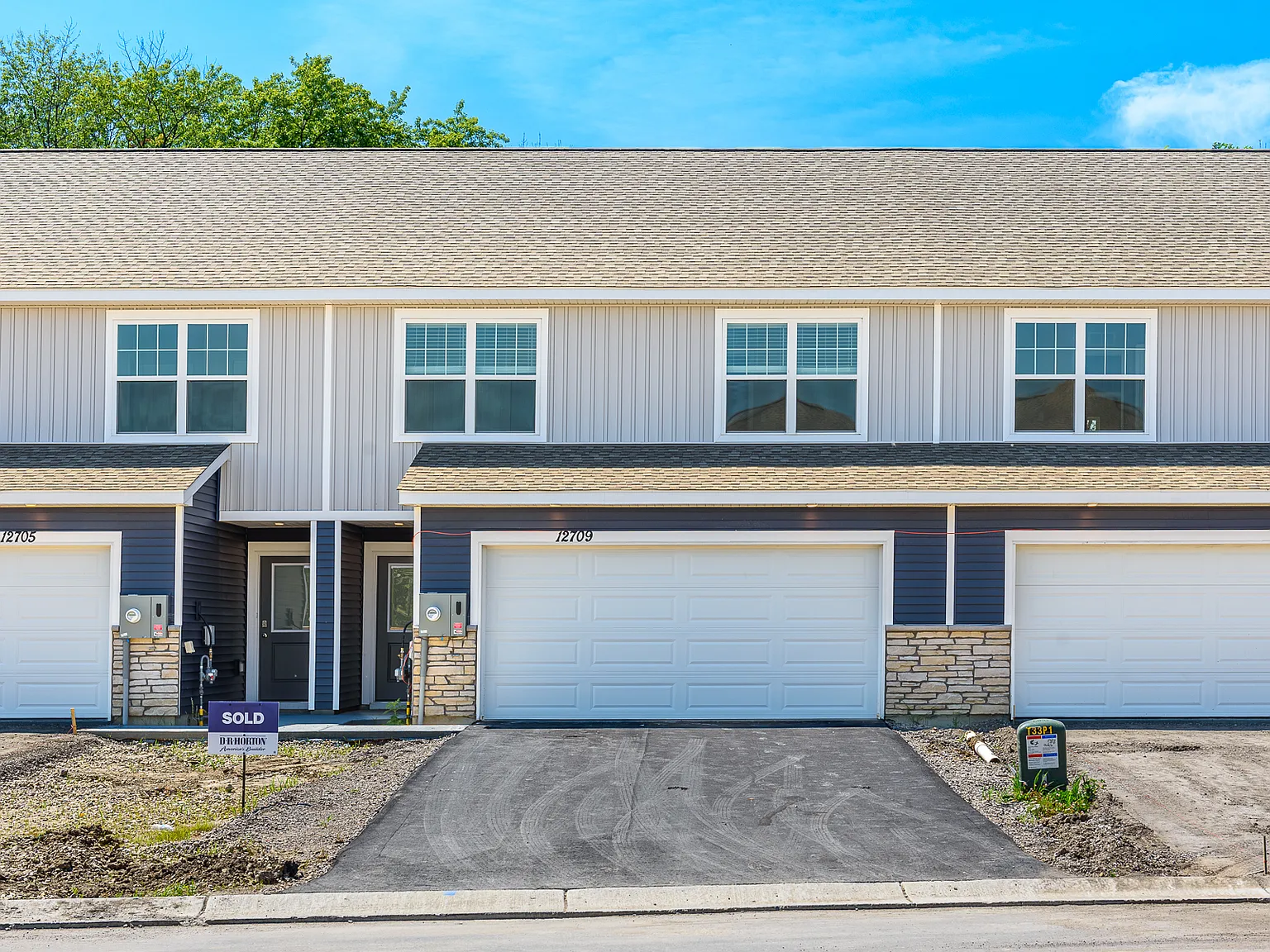 3 bed, 2.5 bath, 1665 sqft, $2,650 — Photo 2