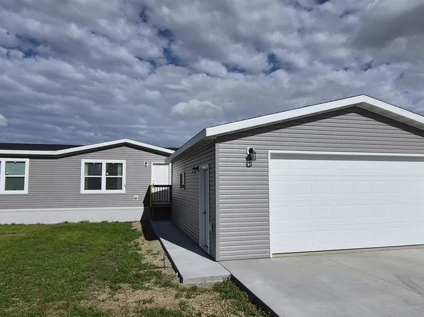 5309 Zaharia Dr SE, Minot, ND 58701
