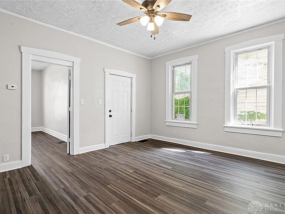 5th image of 513 Troy St