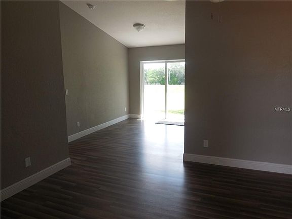 3rd image of 222 Ayrshire Pl