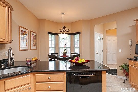 4th image of 71 Willow Wood Dr