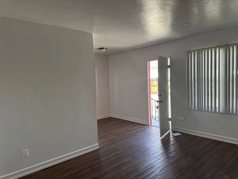 170-170 1/2 Garret Avenue — Photo 7